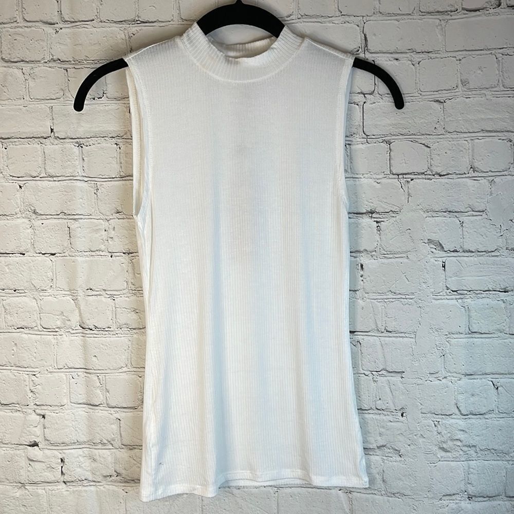 BCBGeneration Women’s Beige Ribbed Mock Neck Sleeveless Shirt size xs